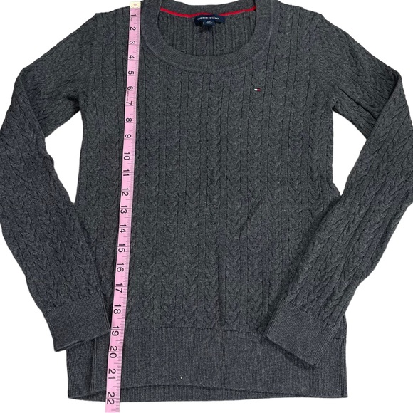 Tommy Hilfiger size small dark grey textured sweater scoop neck & chest logo EUC - Picture 8 of 11